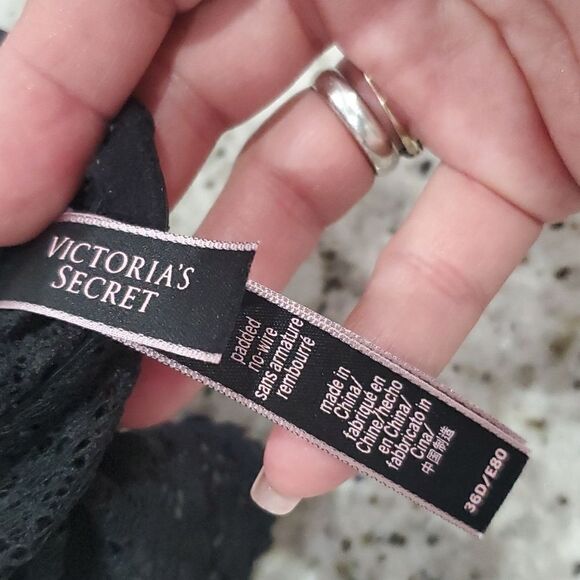 Victoria Secret Black Lace, T-Back Padded Bralette , Size 36D - Picture 3 of 5